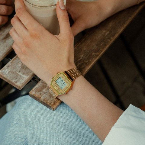 NEW VINTAGE BLUETOOTH® SMARTPHONE LINK - GOLD - built-in accelerometer senses body movements + steps counter NEW VINTAGE BLUETOOTH® SMARTPHONE LINK - GOLD - built-in accelerometer senses body movements + steps counter