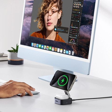 Ładowarka Ugreen W702 indukcyjna 3w1 z MagSafe / Qi2 i portem USB-C na telefon / słuchawki - czarna Ładowarka Ugreen W702 indukcyjna 3w1 z MagSafe / Qi2 i portem USB-C na telefon / słuchawki - czarna