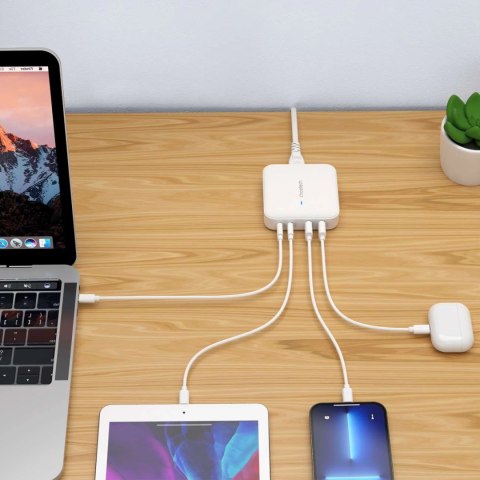 Szybka ładowarka sieciowa GaN Choetech PD8008 100W 2x USB-A / 2x USB-C - biała Szybka ładowarka sieciowa GaN Choetech PD8008 100W 2x USB-A / 2x USB-C - biała