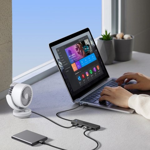 HUB Ugreen CM219 35574 z 4 portami USB-A 3.0 i kablem USB-A 3.0 1m - czarny HUB Ugreen CM219 35574 z 4 portami USB-A 3.0 i kablem USB-A 3.0 1m - czarny