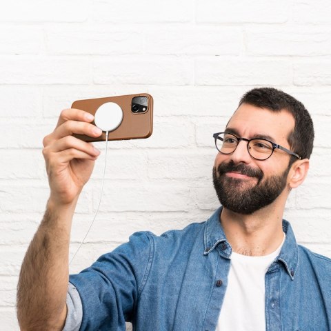 Dux Ducis Grit skórzane etui do iPhone 14 elegancki pokrowiec ze sztucznej skóry (kompatybilne z MagSafe) brązowy Dux Ducis Grit skórzane etui do iPhone 14 elegancki pokrowiec ze sztucznej skóry (kompatybilne z MagSafe) brązowy