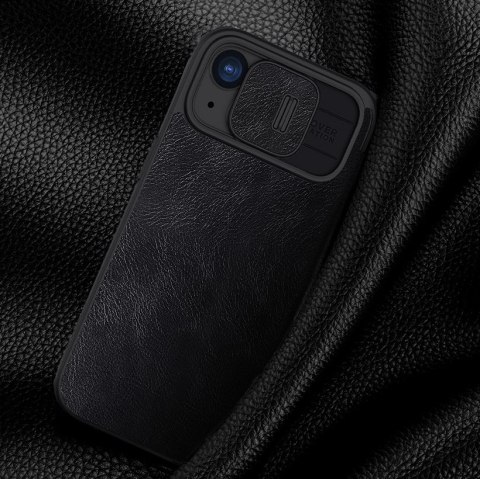 Skórzane etui z klapką osłoną aparatu do iPhone 15 Pro Max Nillkin Qin Pro Leather - czarne Skórzane etui z klapką osłoną aparatu do iPhone 15 Pro Max Nillkin Qin Pro Leather - czarne