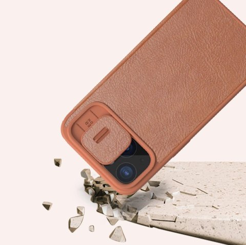 Skórzane etui z klapką osłoną aparatu do iPhone 15 Pro Max Nillkin Qin Pro Leather - czarne Skórzane etui z klapką osłoną aparatu do iPhone 15 Pro Max Nillkin Qin Pro Leather - czarne