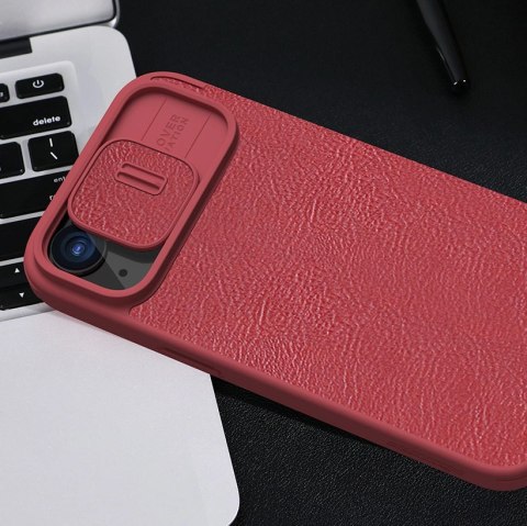 Skórzane etui z klapką osłoną aparatu do iPhone 15 Pro Max Nillkin Qin Pro Leather - czarne Skórzane etui z klapką osłoną aparatu do iPhone 15 Pro Max Nillkin Qin Pro Leather - czarne