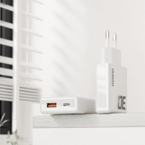Ładowarka sieciowa GaN Dudao A30EUT 30W USB-A / USB-C + kabel USB-C - USB-C - biała Ładowarka sieciowa GaN Dudao A30EUT 30W USB-A / USB-C + kabel USB-C - USB-C - biała