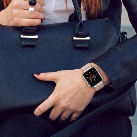 Pasek Tech-Protect MilaneseBand na Apple Watch 4 / 5 / 6 / 7 / 8 / 9 / SE / Ultra 1 / 2 (42/44/45/49 mm) - srebrny Pasek Tech-Protect MilaneseBand na Apple Watch 4 / 5 / 6 / 7 / 8 / 9 / SE / Ultra 1 / 2 (42/44/45/49 mm) - srebrny