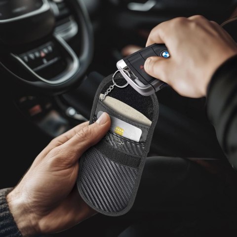 Etui na kluczyki samochodowe Tech-Protect KLR100 blokujące RFID- czarne - carbon Etui na kluczyki samochodowe Tech-Protect KLR100 blokujące RFID- czarne - carbon