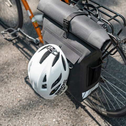 Sakwa rowerowa Rockbros z funkcją plecaka, wodoodporna, z zaczepem na kask 18l - czarna Sakwa rowerowa Rockbros z funkcją plecaka, wodoodporna, z zaczepem na kask 18l - czarna