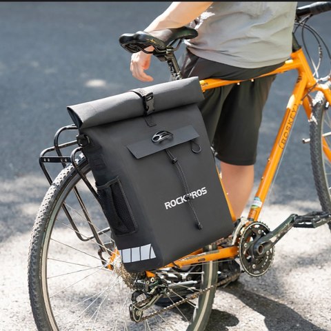 Sakwa rowerowa Rockbros z funkcją plecaka, wodoodporna, z zaczepem na kask 18l - czarna Sakwa rowerowa Rockbros z funkcją plecaka, wodoodporna, z zaczepem na kask 18l - czarna