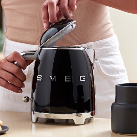 Czajnik SMEG mini 0,8L czarny Schwarz (KLF05BLEU) Czajnik SMEG mini 0,8L czarny Schwarz (KLF05BLEU)