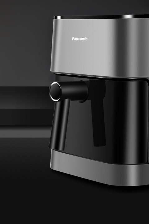 Frytkownica Panasonic NF-CC500SXE z wyświetlaczem LCD, 5 l, 1450 W, obudowa Cool touch Frytkownica Panasonic NF-CC500SXE z wyświetlaczem LCD, 5 l, 1450 W, obudowa Cool touch