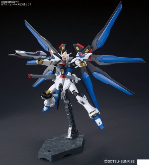 Figurka kolekcjonerska Bandai HGCE 1/144 ZGMF-X20A STRIKE FREEDOM GUNDAM Figurka kolekcjonerska Bandai HGCE 1/144 ZGMF-X20A STRIKE FREEDOM GUNDAM
