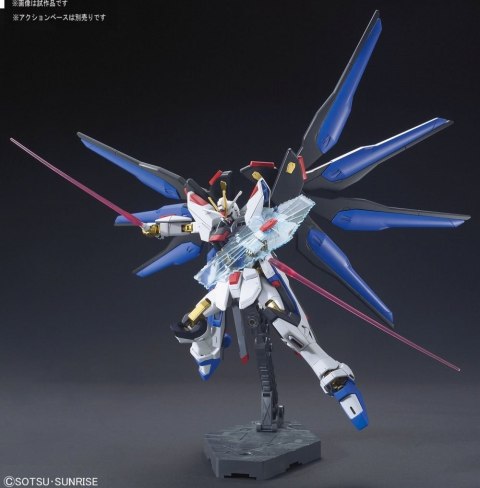 Figurka kolekcjonerska Bandai HGCE 1/144 ZGMF-X20A STRIKE FREEDOM GUNDAM Figurka kolekcjonerska Bandai HGCE 1/144 ZGMF-X20A STRIKE FREEDOM GUNDAM