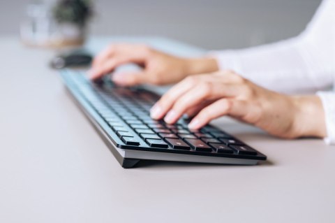 CHERRY KW 9100 SLIM klawiatura Uniwersalne RF Wireless + Bluetooth QWERTZ Swiss Czarny CHERRY KW 9100 SLIM klawiatura Uniwersalne RF Wireless + Bluetooth QWERTZ Swiss Czarny